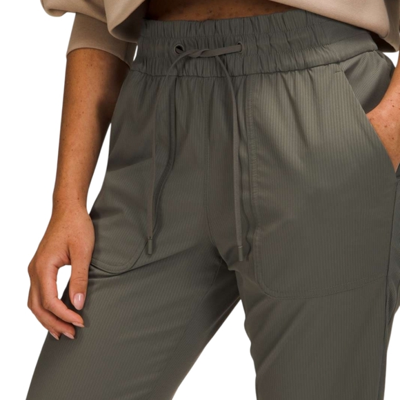Lululemon Beyond the Studio Jogger Active Yoga Women 10 Athleisure Stretch Green - Picture 7 of 15